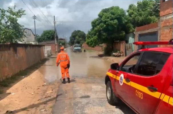 Chuva causa transtorno para moradores no Norte de Minas