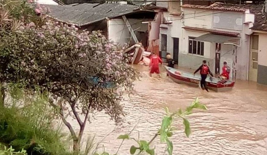 Chuva na Zona da Mata: Romeu Zema visita região e moradores continuam em alerta