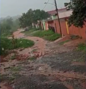 Temporal: chuva causa transtornos em Montes Claros