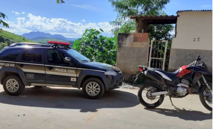 Operação em Muriaé recupera moto roubada