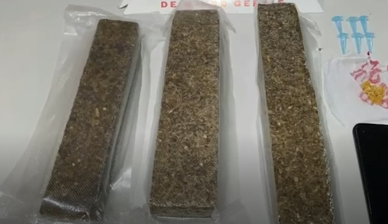 Pouso Alegre: 3 kg de maconha e pedras de crack apreendidos