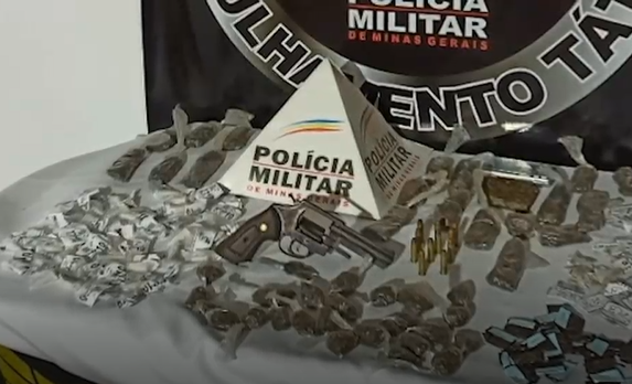 Muriaé: drogas e arma são apreendidos durante patrulhamento