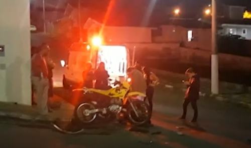 Guaxupé: motociclista fica ferido ao ser atingido por carro em cruzamento