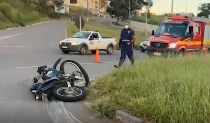 Varginha: motociclista fica ferido em acidente