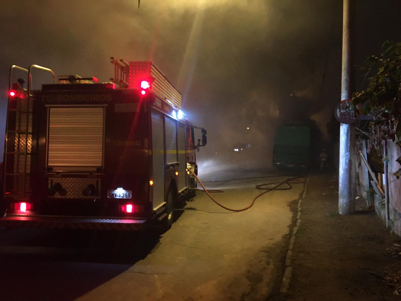 Juiz de Fora: ônibus é incendiado