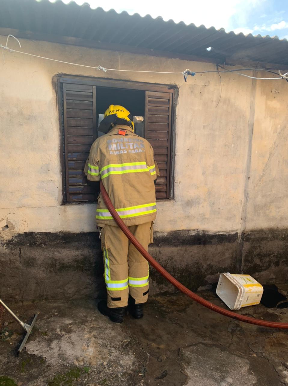 Varginha: mulher põe fogo em casa após brigar com o marido