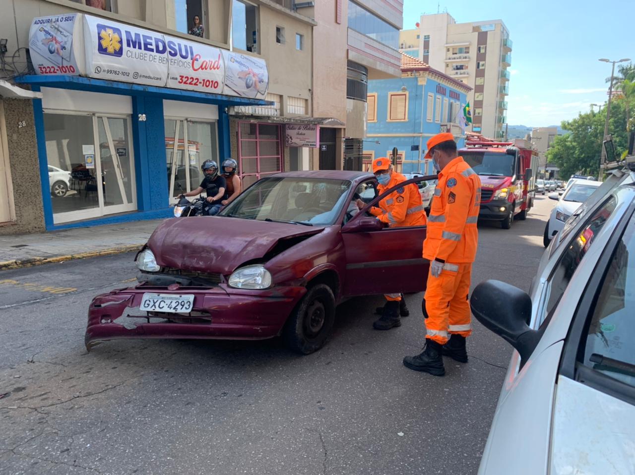 Mulher fica ferida em acidente em Varginha