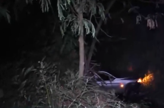 Suspeita de embriaguez: carro cai em córrego em Montes Claros