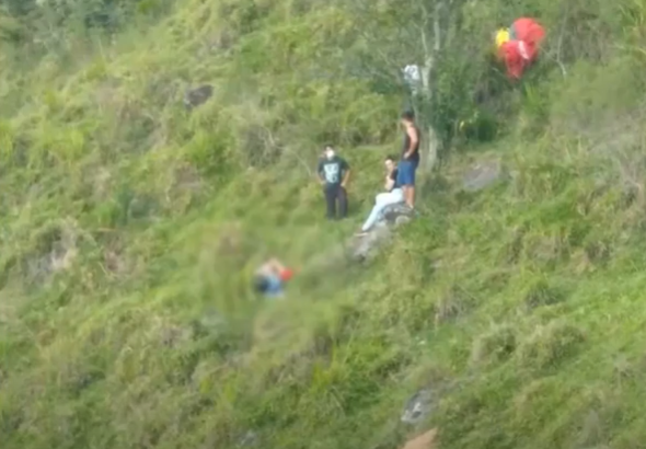 Pedralva: homem fica ferido depois de cair de paraglider