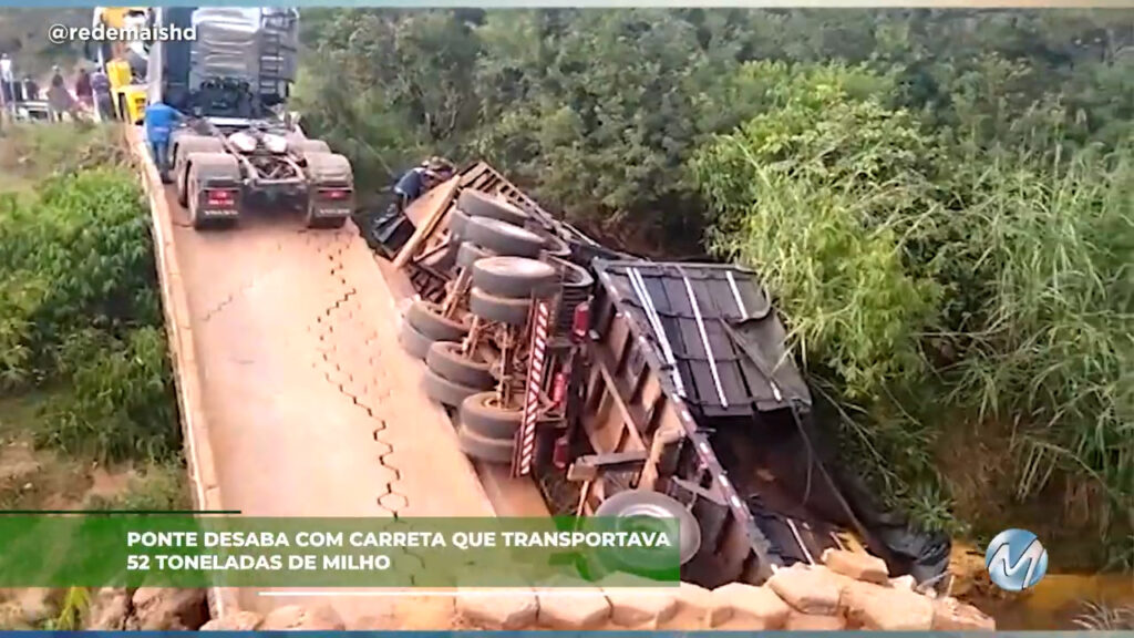 Ponte desaba com carreta que transportava 52 toneladas de milho