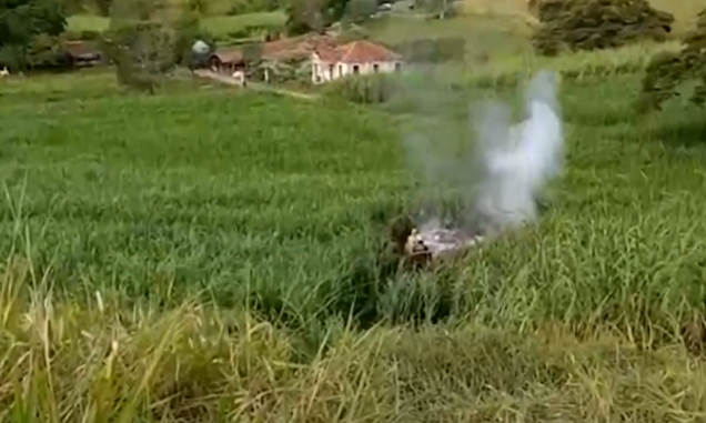 Carro capota e pega fogo em Matias Barbosa