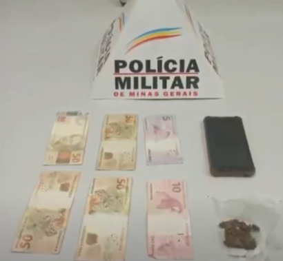 Norte de Minas: casal tenta esconder droga em viatura e vai preso