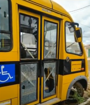 Criança seria responsável por vandalismo em 7 ônibus da prefeitura de Poço Fundo