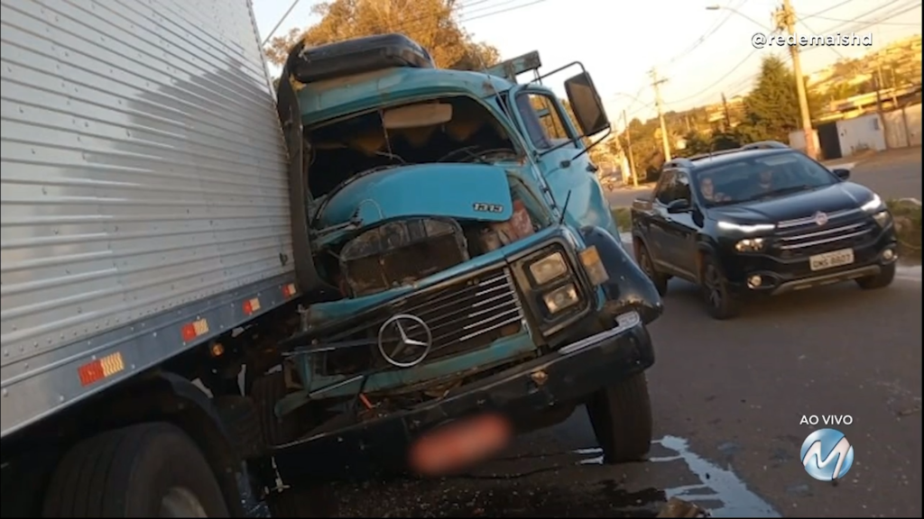 Flagrante impressionante: caminhão bate em carreta em Três Corações