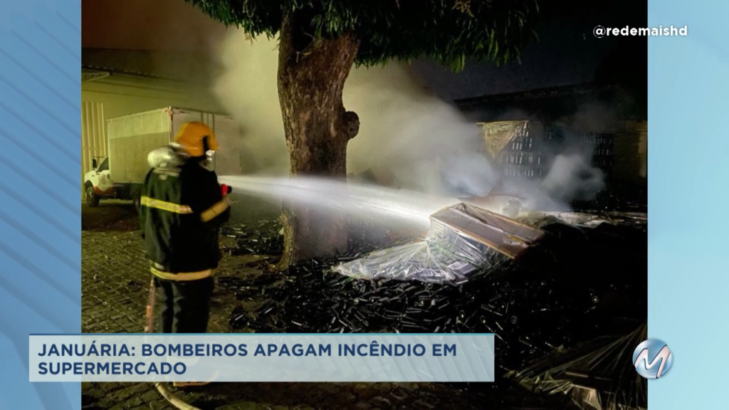 Januária: supermercado pega fogo e chamas são controladas pelos bombeiros