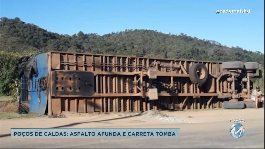 Poços de Caldas: asfalto afunda e carreta tomba