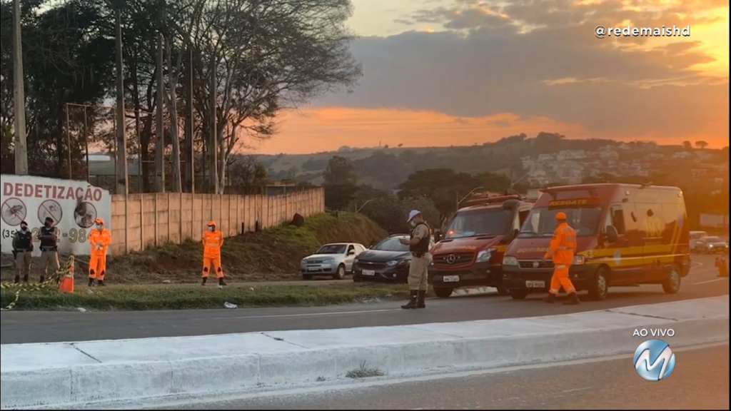 Varginha: homem morre após cair e bater cabeça em carreta