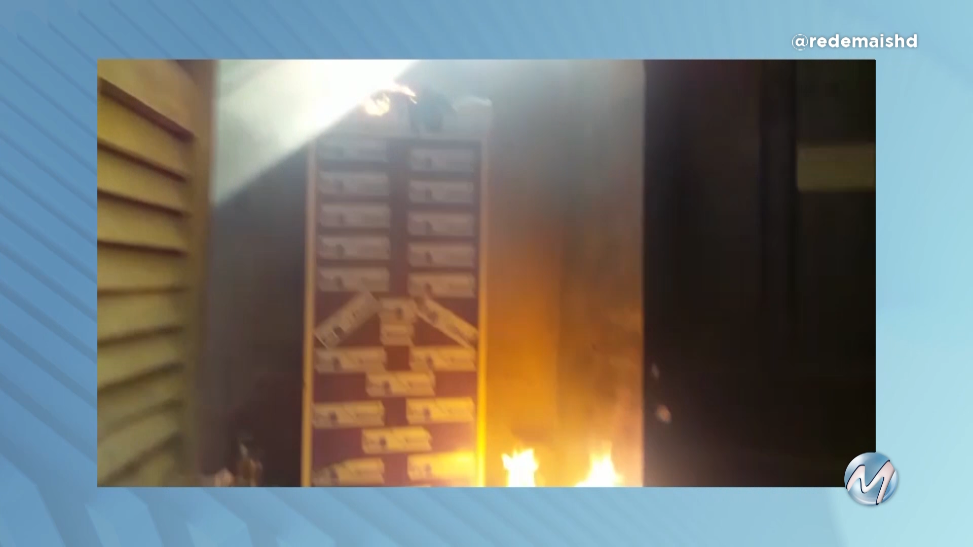 Susto: casa pega fogo em Montes Claros e bombeiros são chamados para combater as chamas