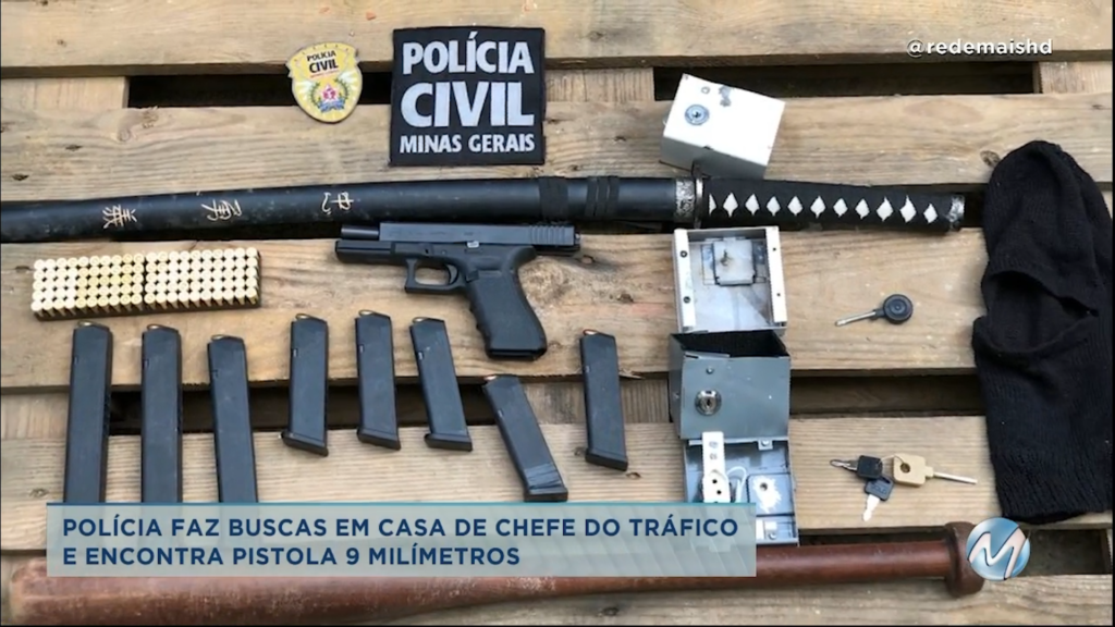 Além Paraíba: polícia encontra pistola dentro de parede na casa de traficante