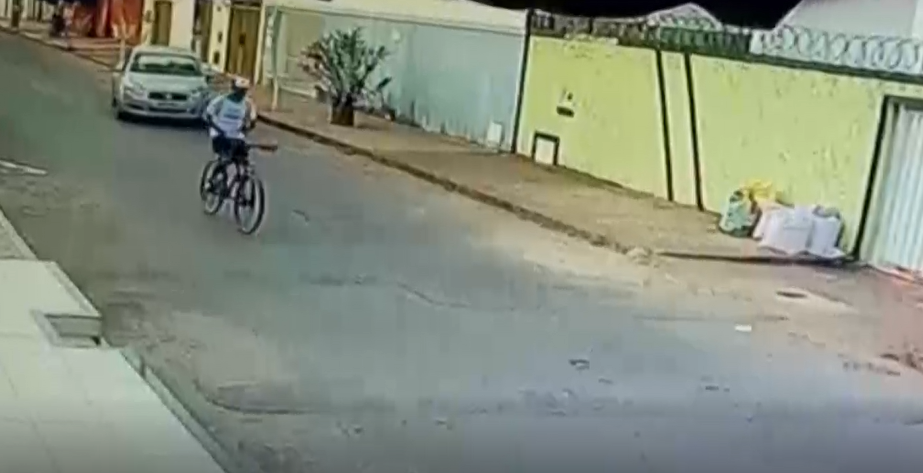 Polícia procura por homem que furtou bicicleta em Montes Claros