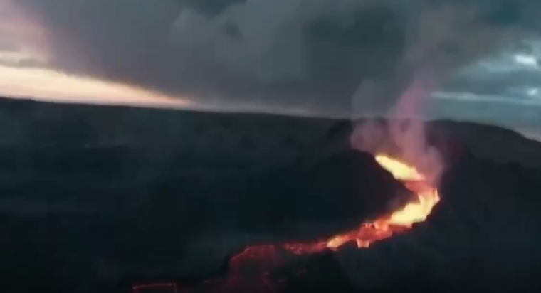 Drone é engolido por vulcão em erupção