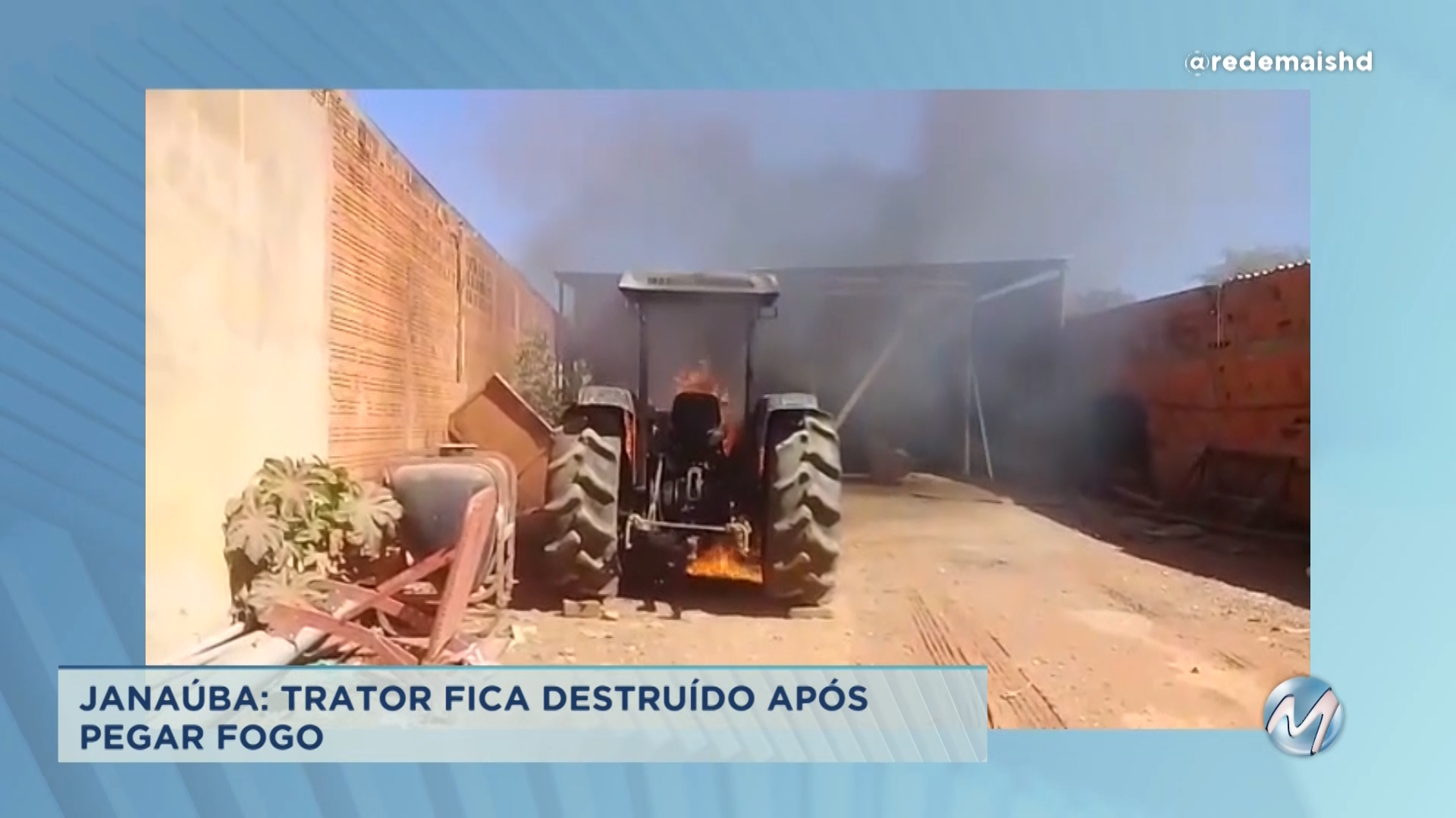 Janaúba: trator fica destruído após pegar fogo