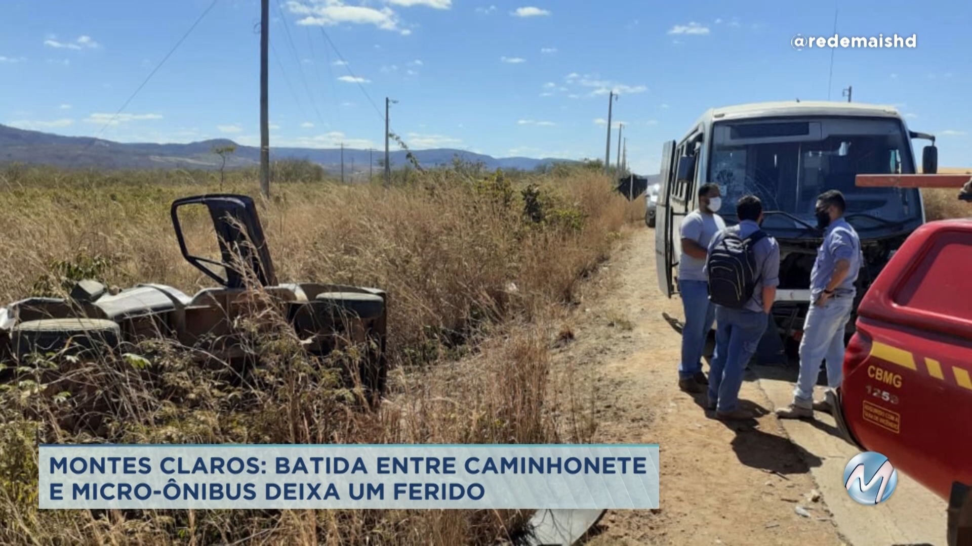 Montes Claros: batida entre caminhonete e micro-ônibus deixa um ferido