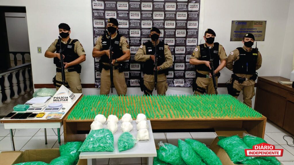 Alfenas: mais de 2,5 mil pinos de cocaína apreendidos e 4 pessoas detidas