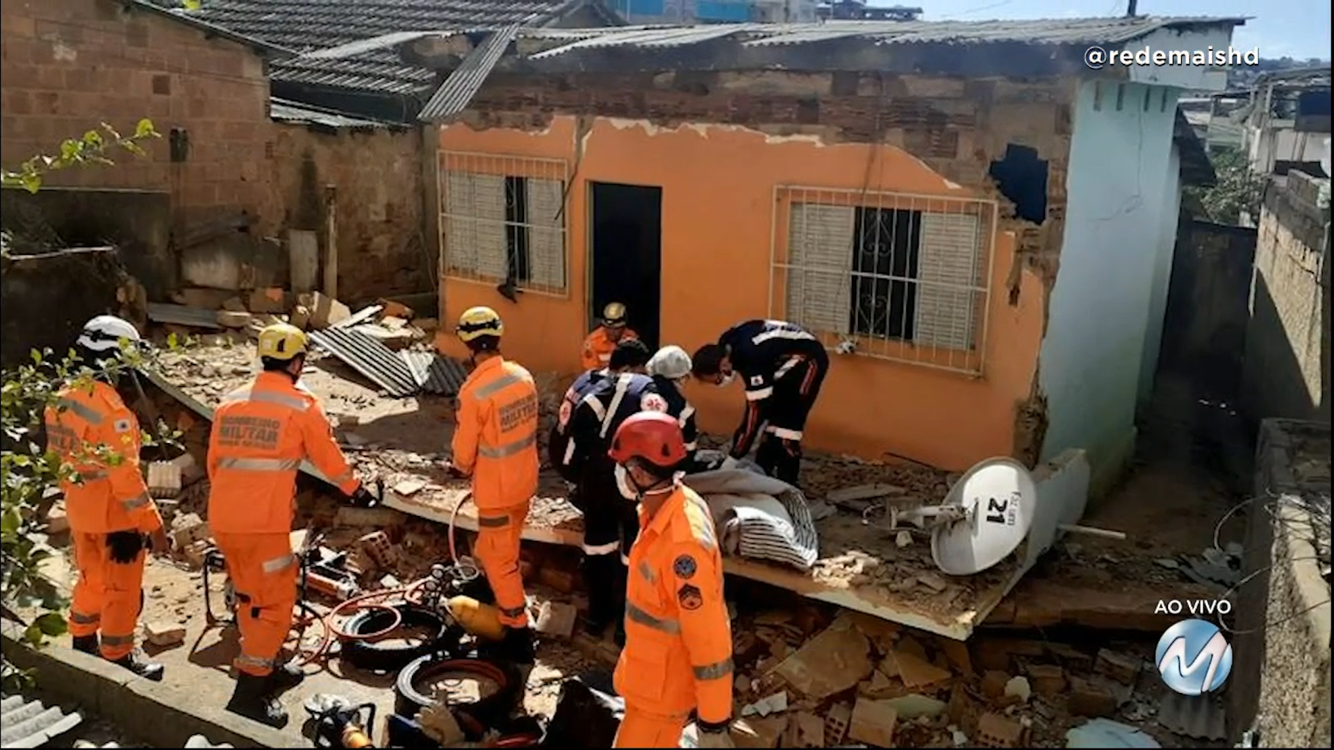 Leopoldina: homem morre soterrado após laje desabar