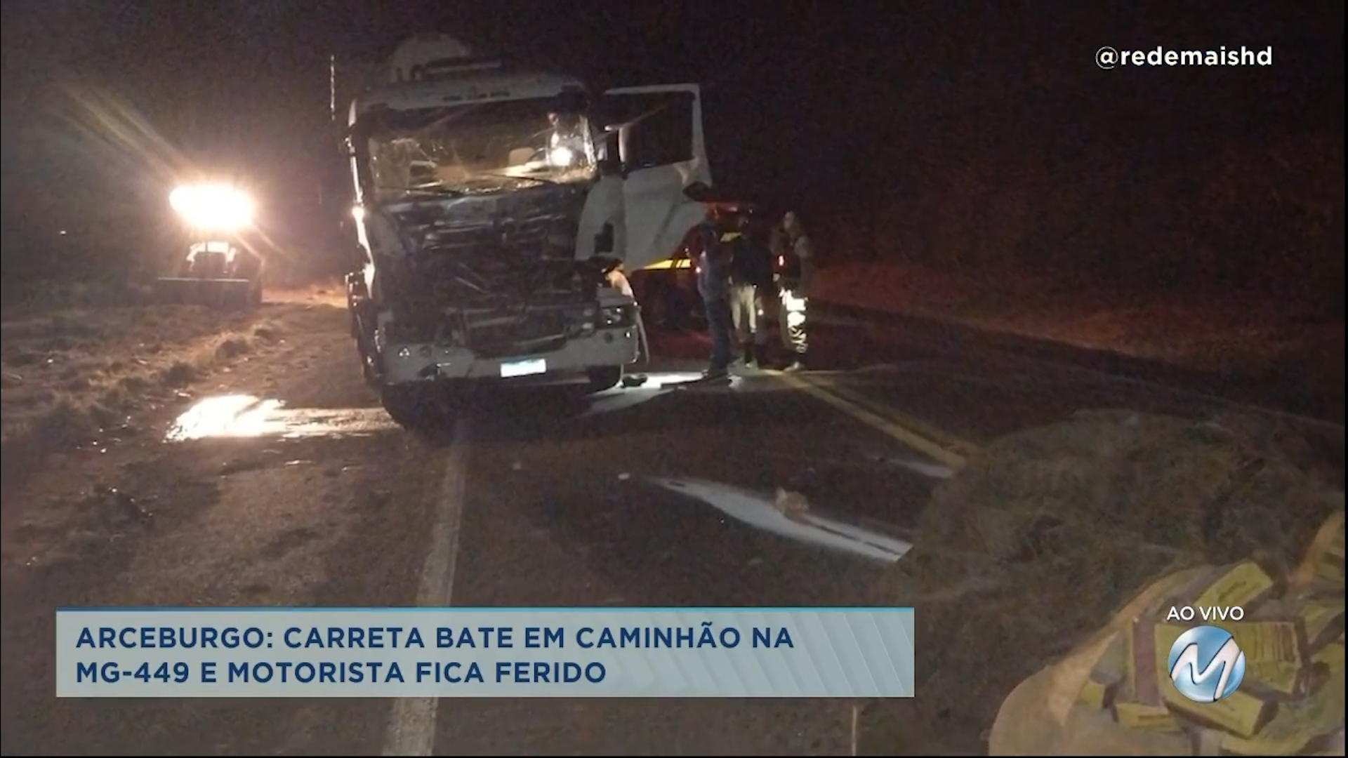 Arceburgo: carreta bate em caminhão e motorista fica ferido
