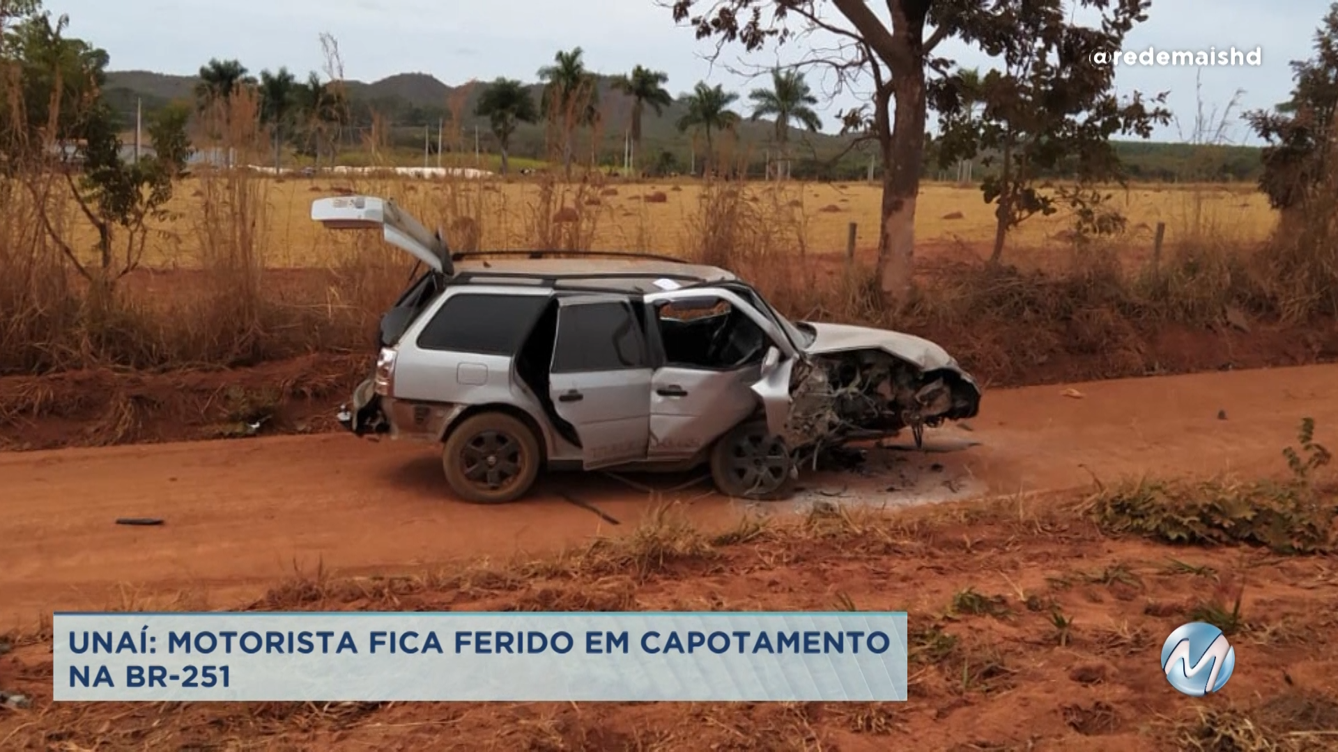 Unaí: motorista fica ferido após carro capotar na BR-251