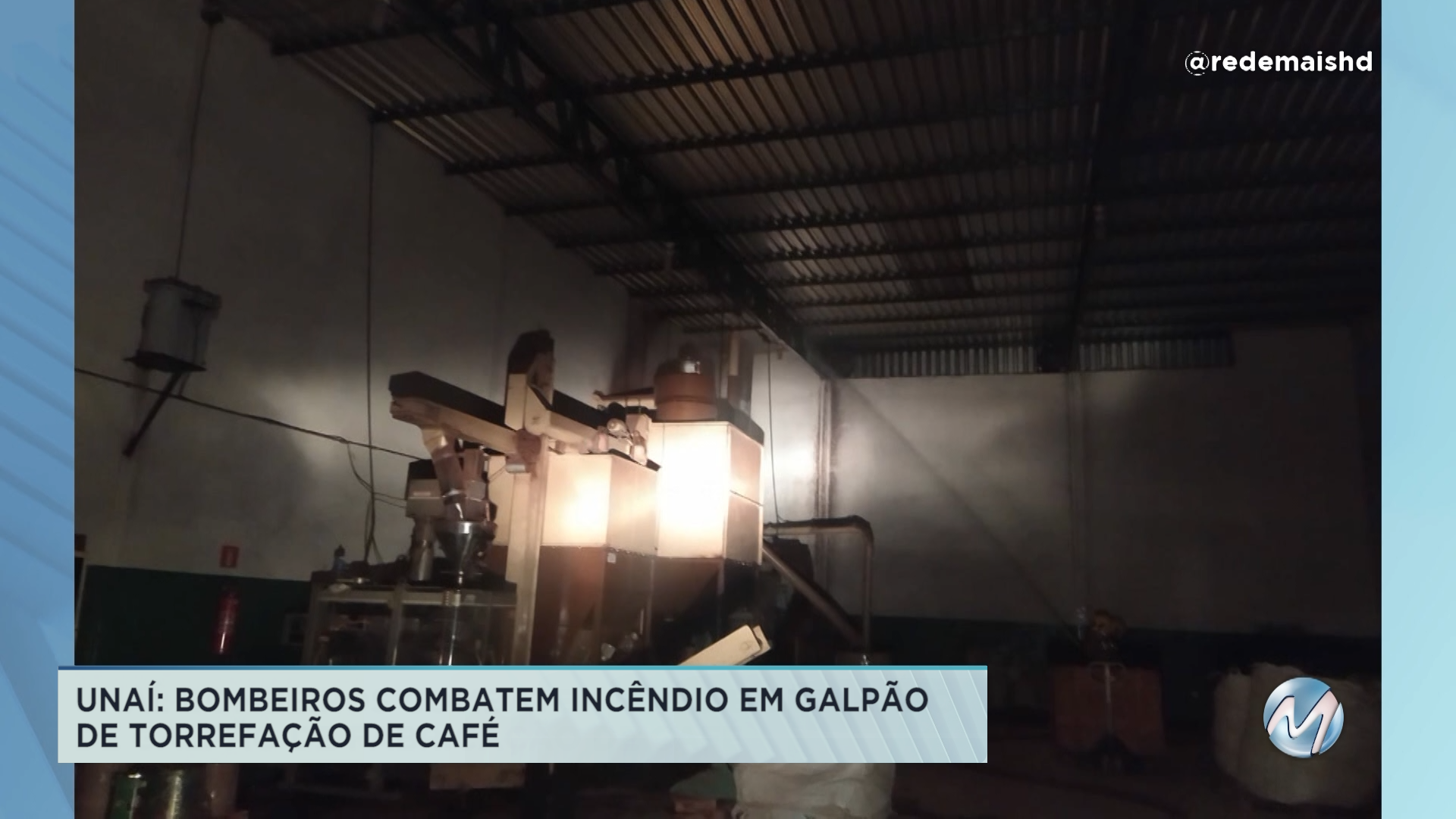 Unaí: bombeiros combatem incêndio em galpão de torrefação de café