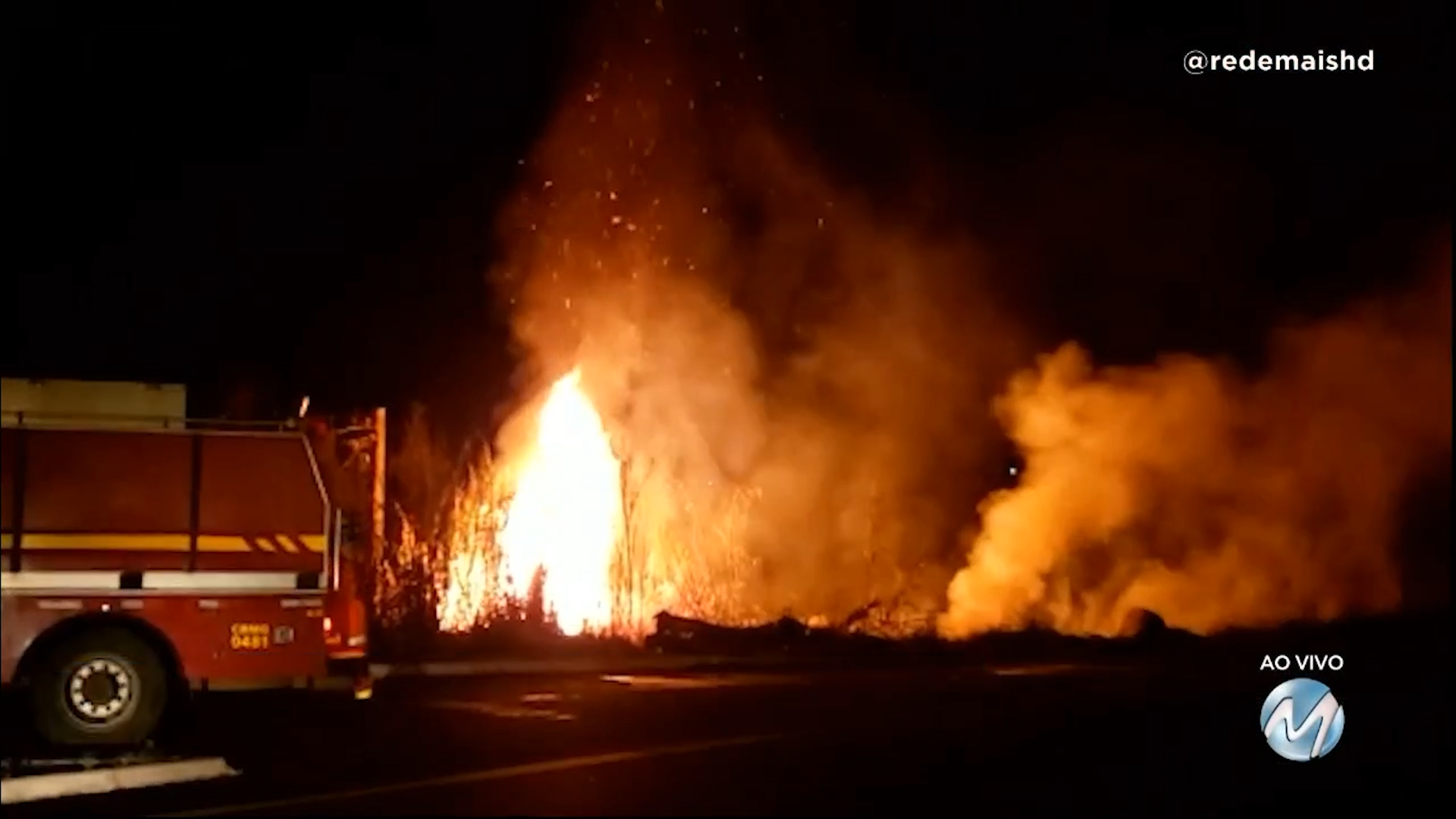 Alfenas: bombeiros combatem incêndio às margens da MGC-179