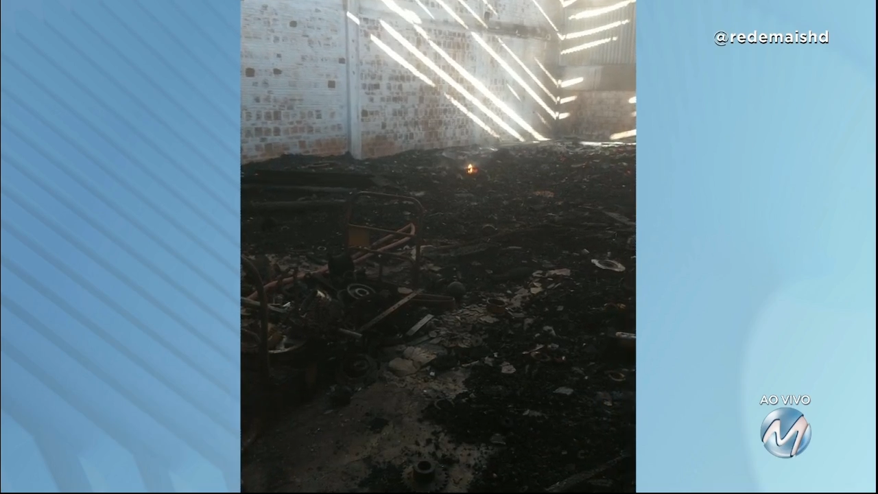 Galpão abandonado: antiga fábrica de tecidos pega fogo em Juiz de Fora