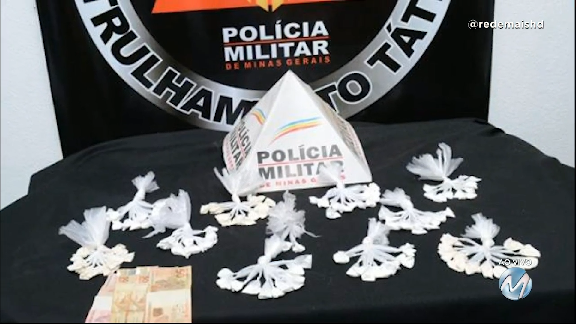 Muriaé: polícia apreende drogas em praça da cidade