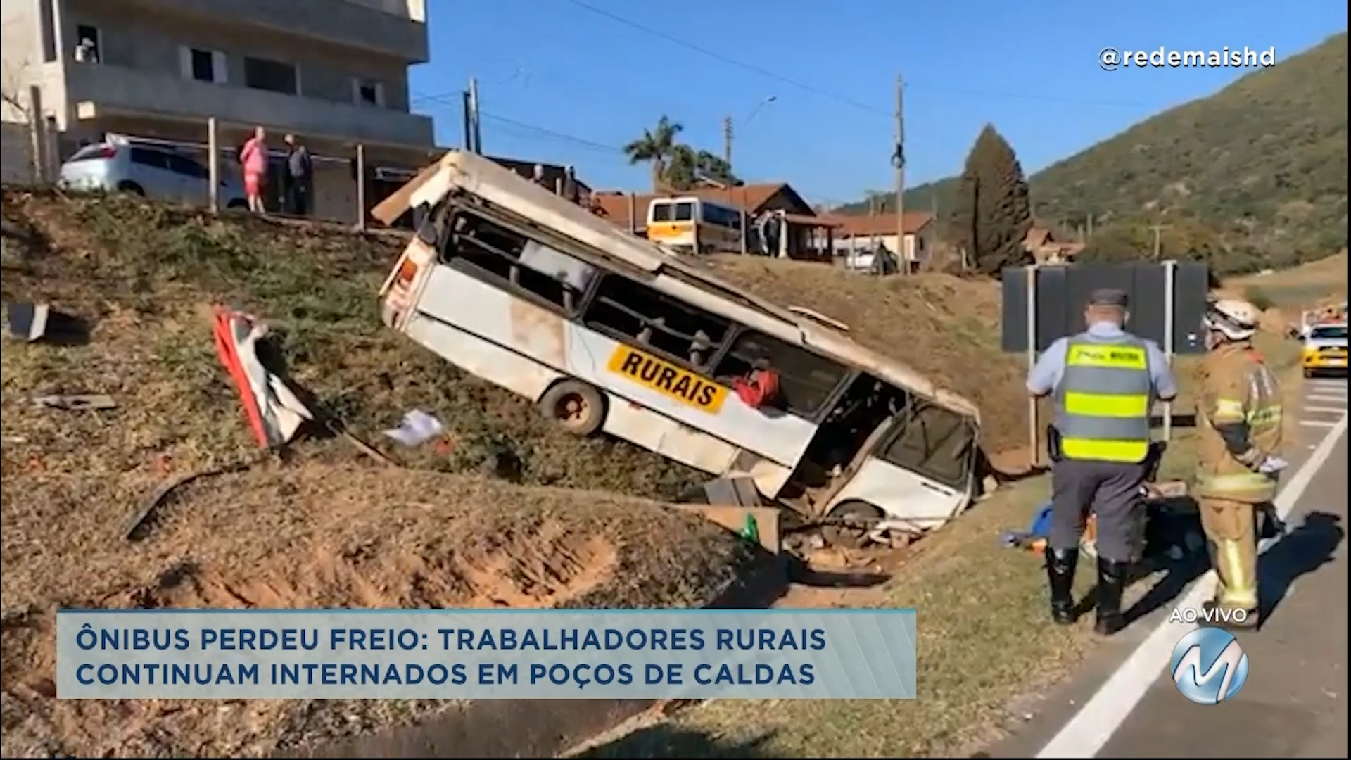 Câmera flagra momento em que ônibus com trabalhadores rurais sofre acidente na divisa de Minas com São Paulo