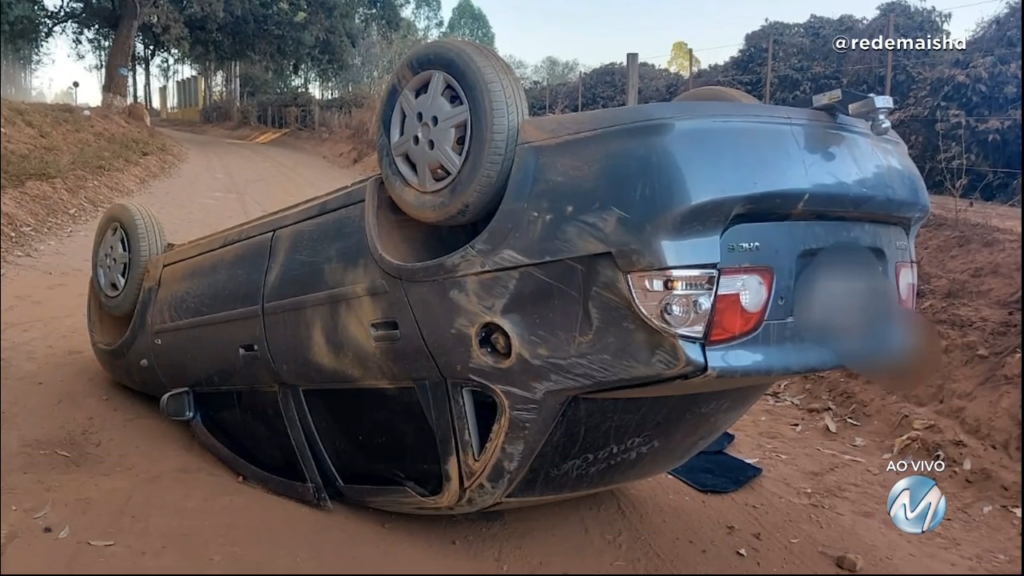 Alfenas: carro capota e deixa dois feridos na estrada da Harmonia