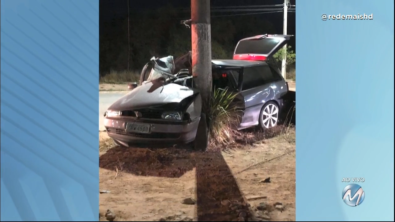 Pouso Alegre: carro “abraça” poste em acidente na Avenida Perimetral