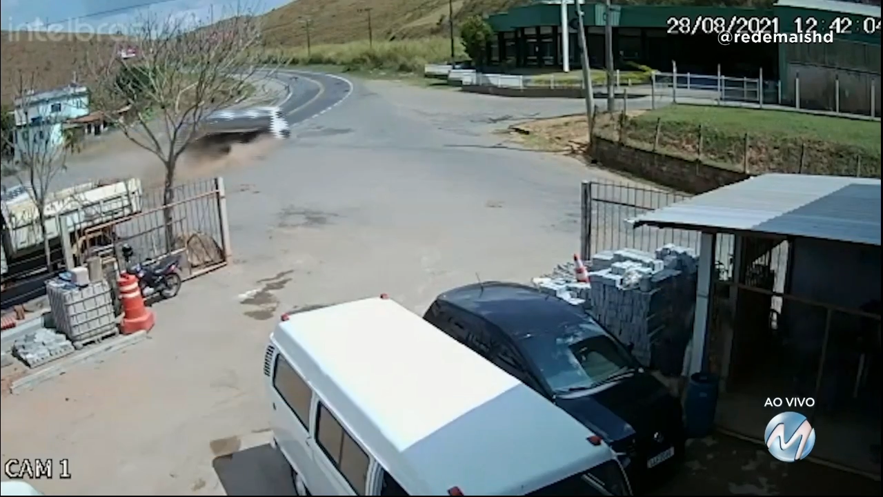 Câmeras flagram grave acidente na BR-267 em Mar de Espanha