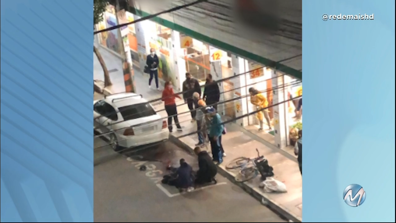 Pouso Alegre: homem é golpeado com tesoura durante confusão no centro