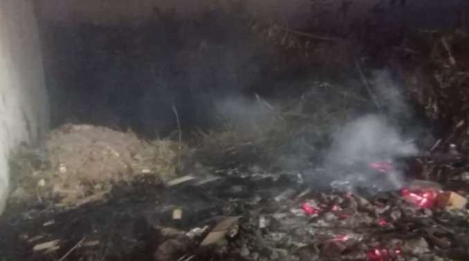 Montes Claros: bombeiros combatem incêndio em lote vago