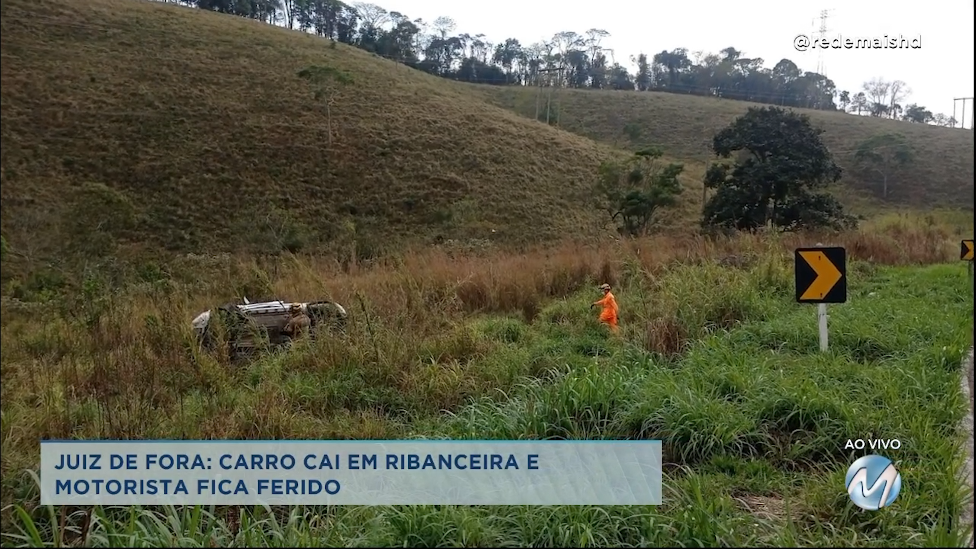 Juiz de fora: carro cai em ribanceira e motorista fica ferido