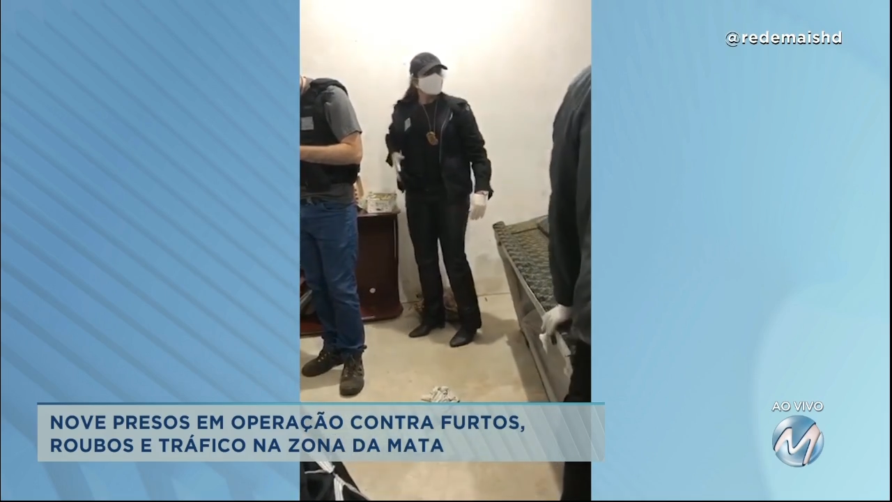 Motorista fica ferido depois de carro bater em árvore em Muriaé