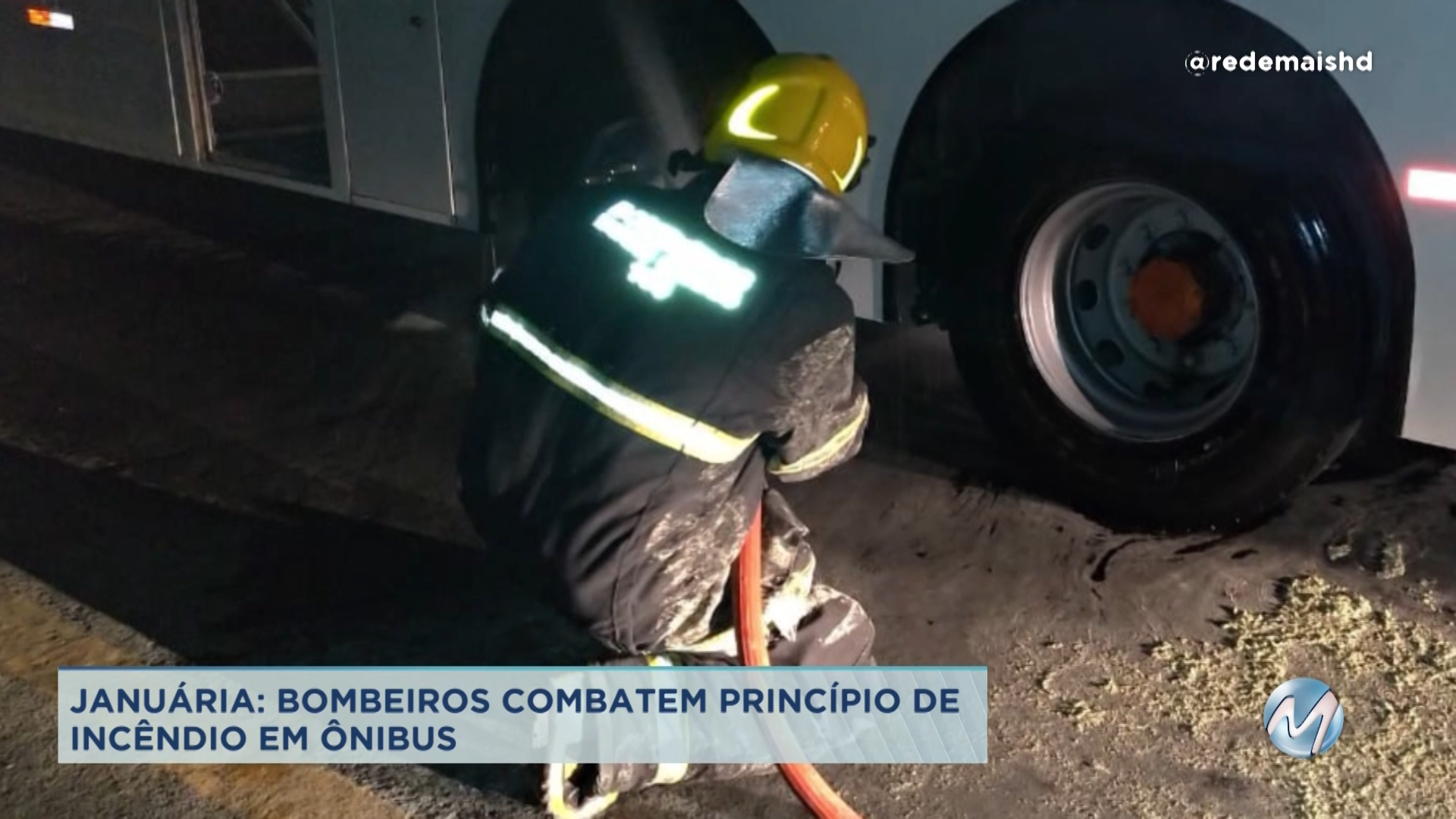 Januária: bombeiros combatem princípio de incêndio em ônibus