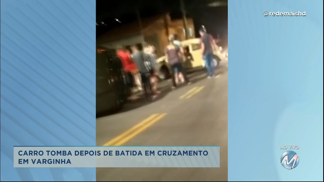 Carro tomba depois de batida em cruzamento em Varginha