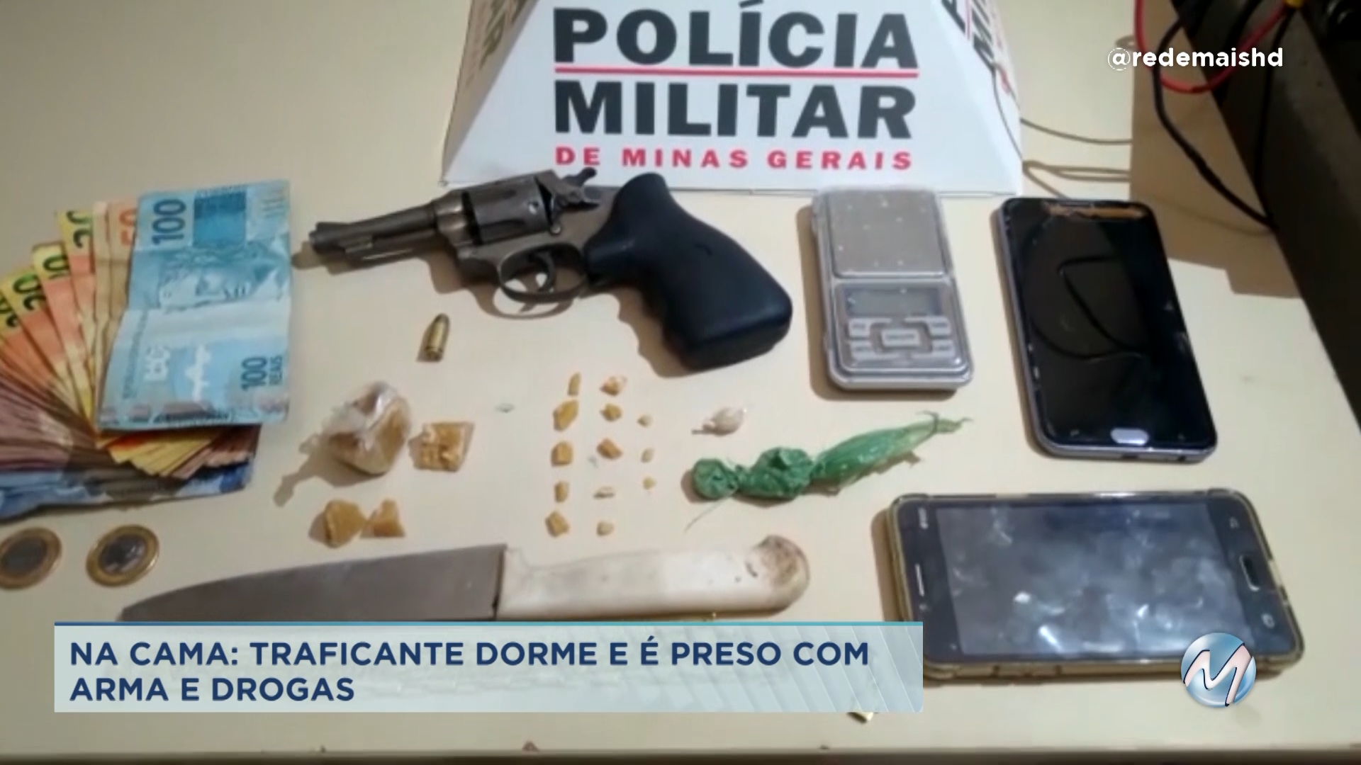 Na cama: traficante dorme e é preso com arma e drogas