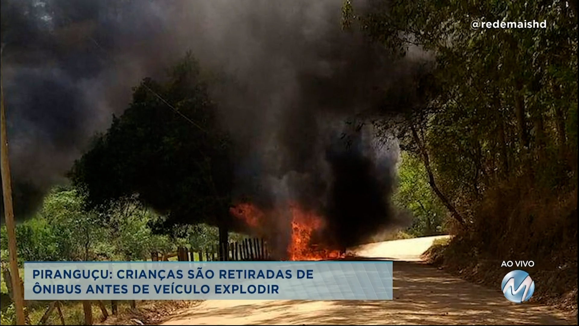 Pegou fogo: motorista salva crianças que estavam dentro de ônibus escolar