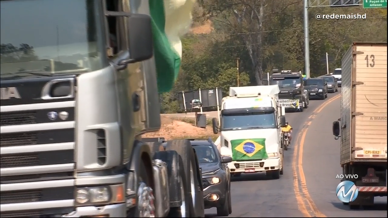Manifestação a favor do governo federal é realizada em Varginha