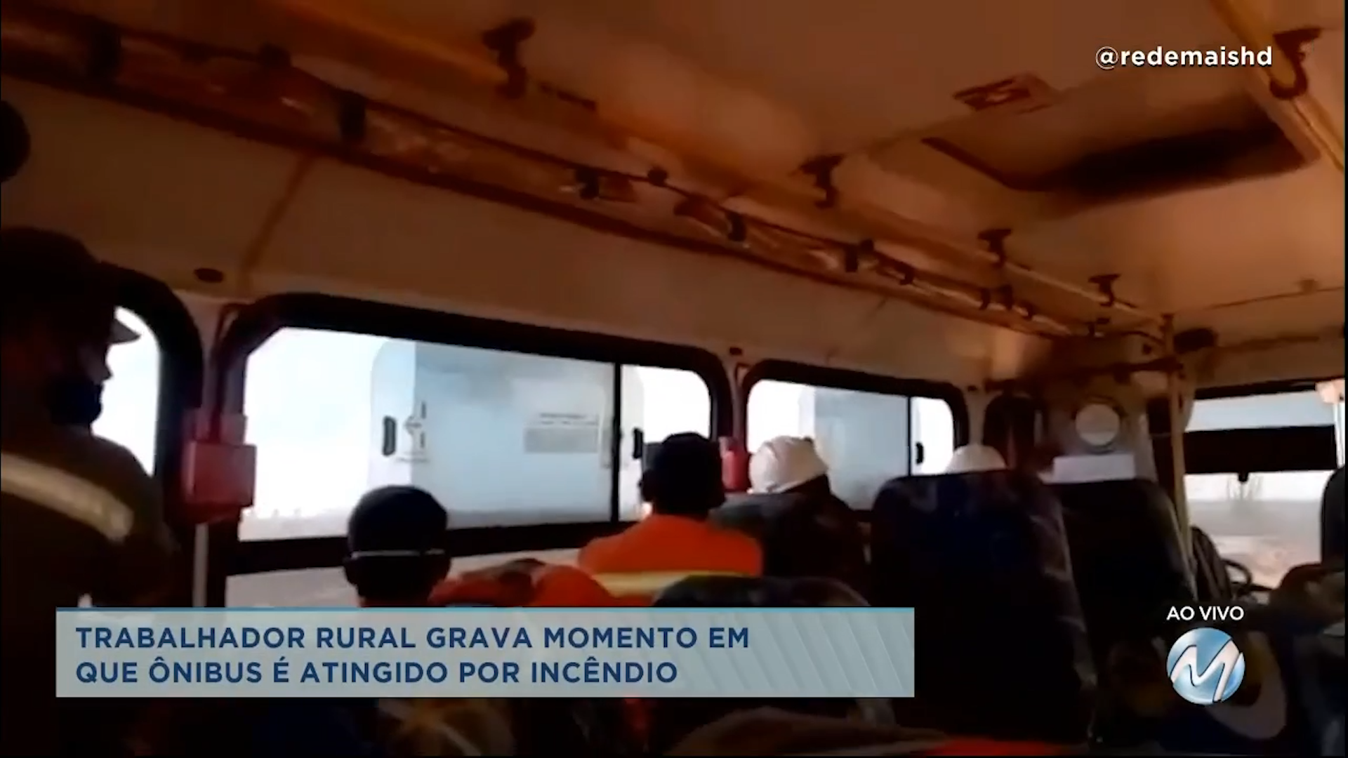 Trabalhador rural grava momento em que ônibus pega fogo
