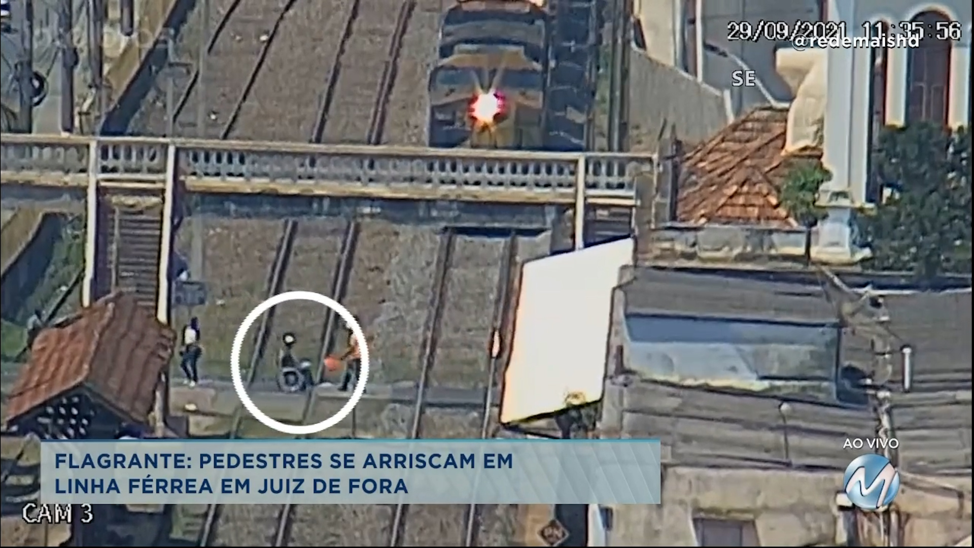 Flagrante: cadeirante se arrisca em linha férrea em Juiz de Fora